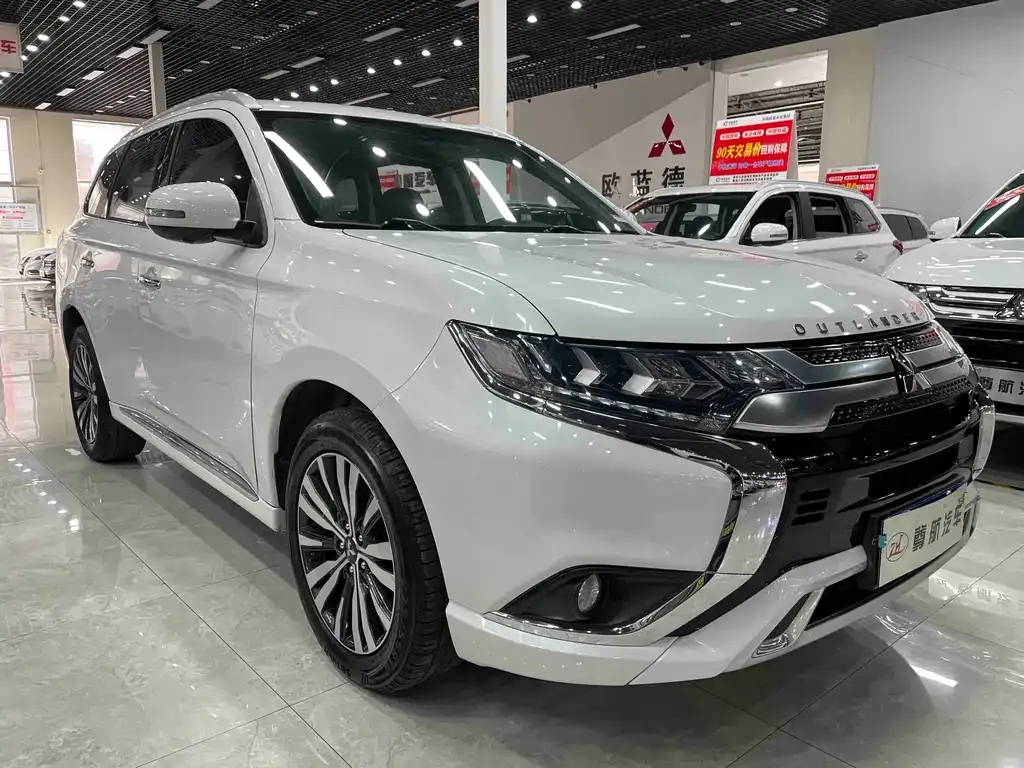 Mitsubishi Outlander 2021 из CN, фото 9