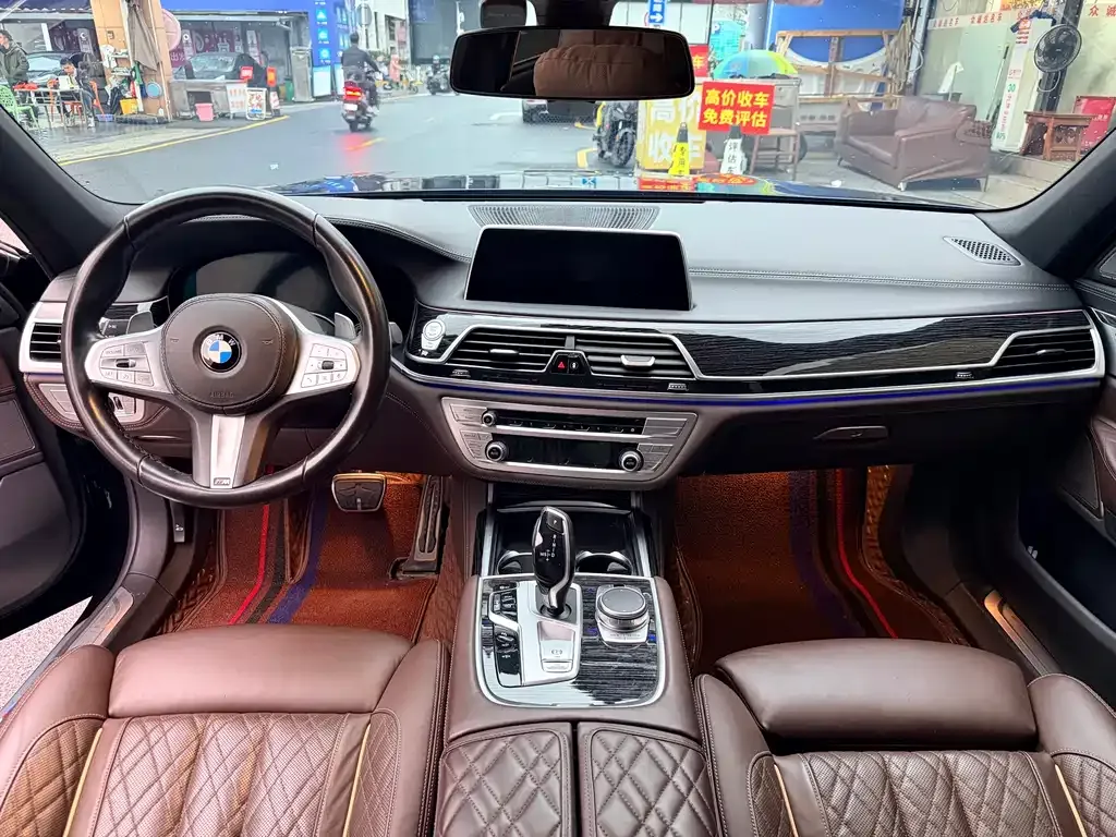 BMW 7 Series — фото 10