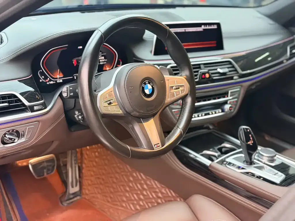BMW 7 Series — фото 9