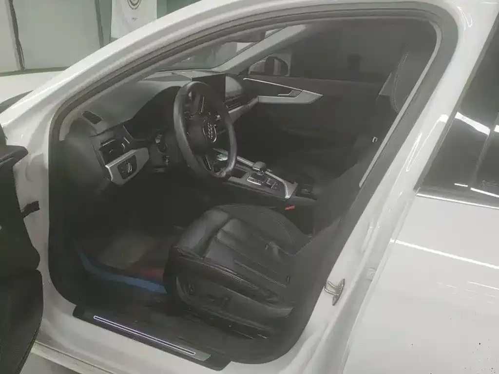 Audi A4L 2021 из CN, фото 2