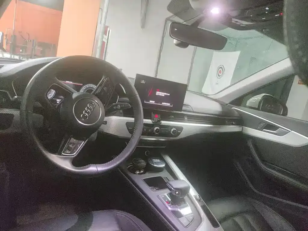 Audi A4L 2021 из CN, фото 6