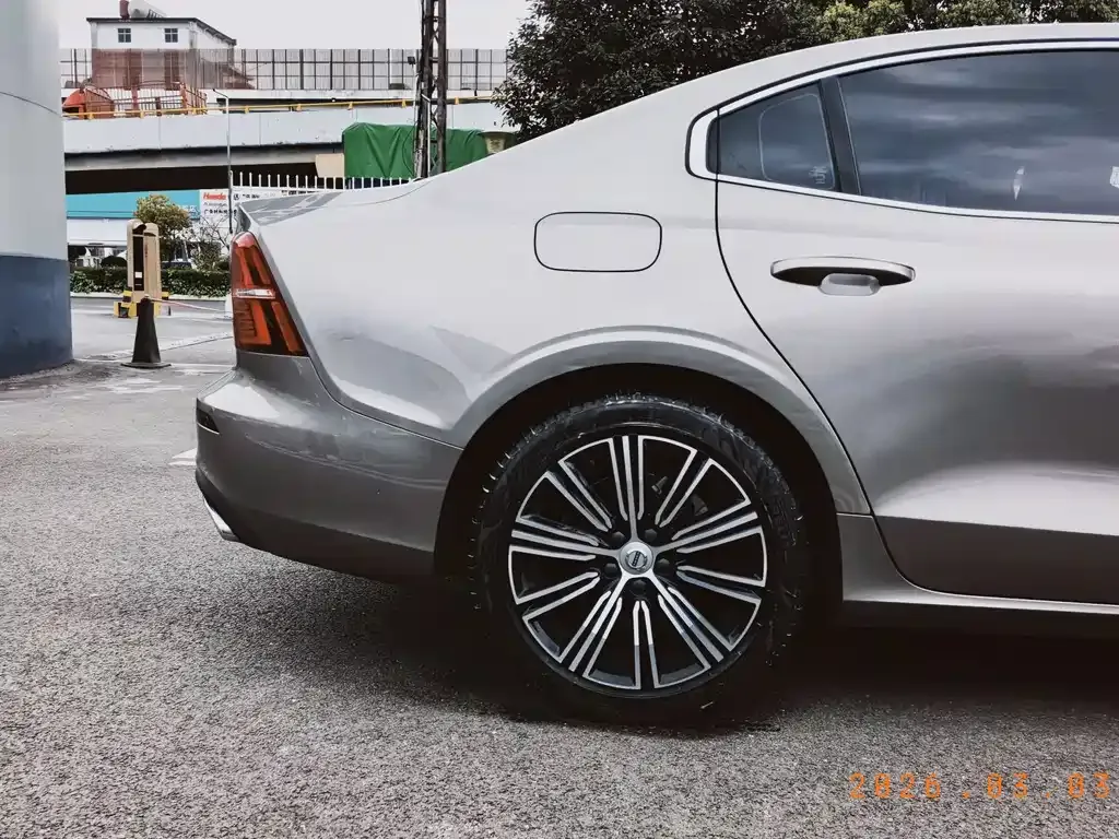 Volvo S60 — фото 10