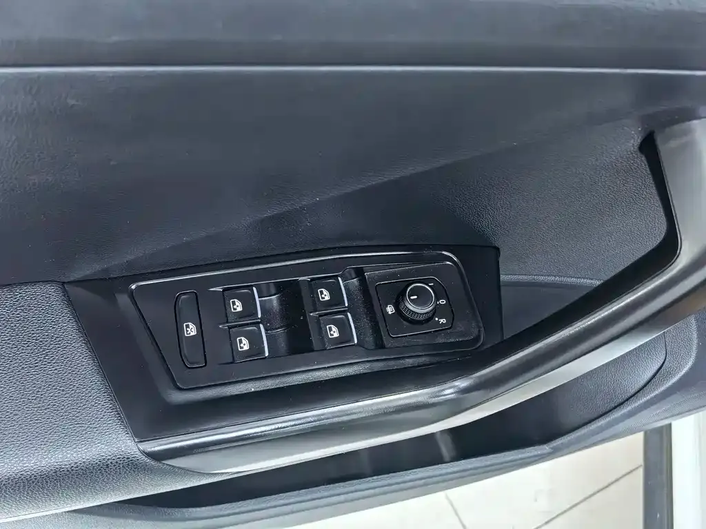 Volkswagen T-Roc 2023 из CN, фото 6