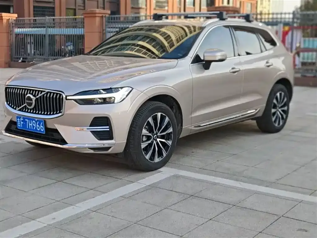 Volvo XC60 — фото 1