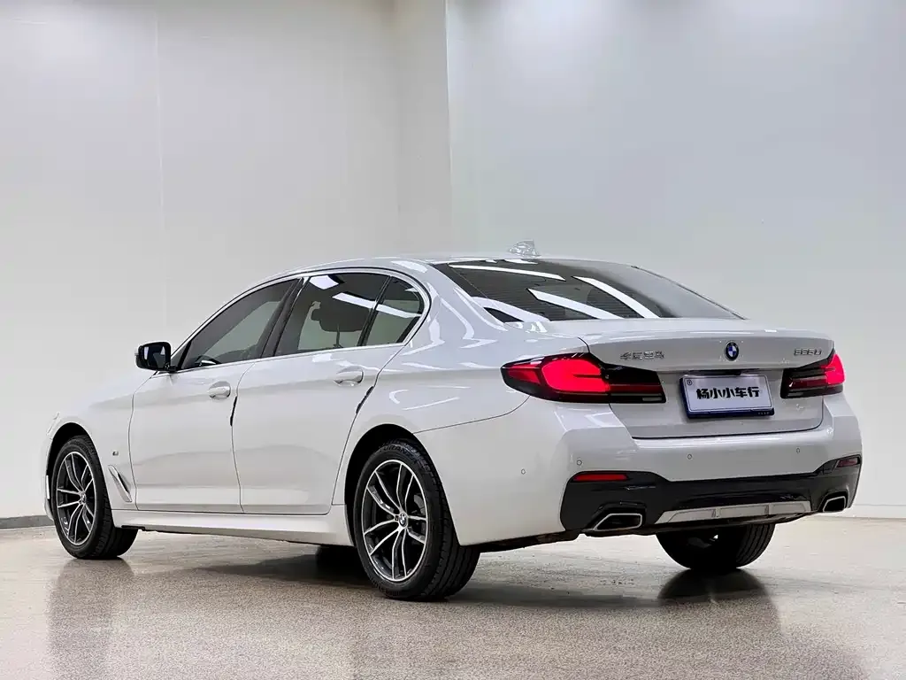 BMW 5 Series — фото 5