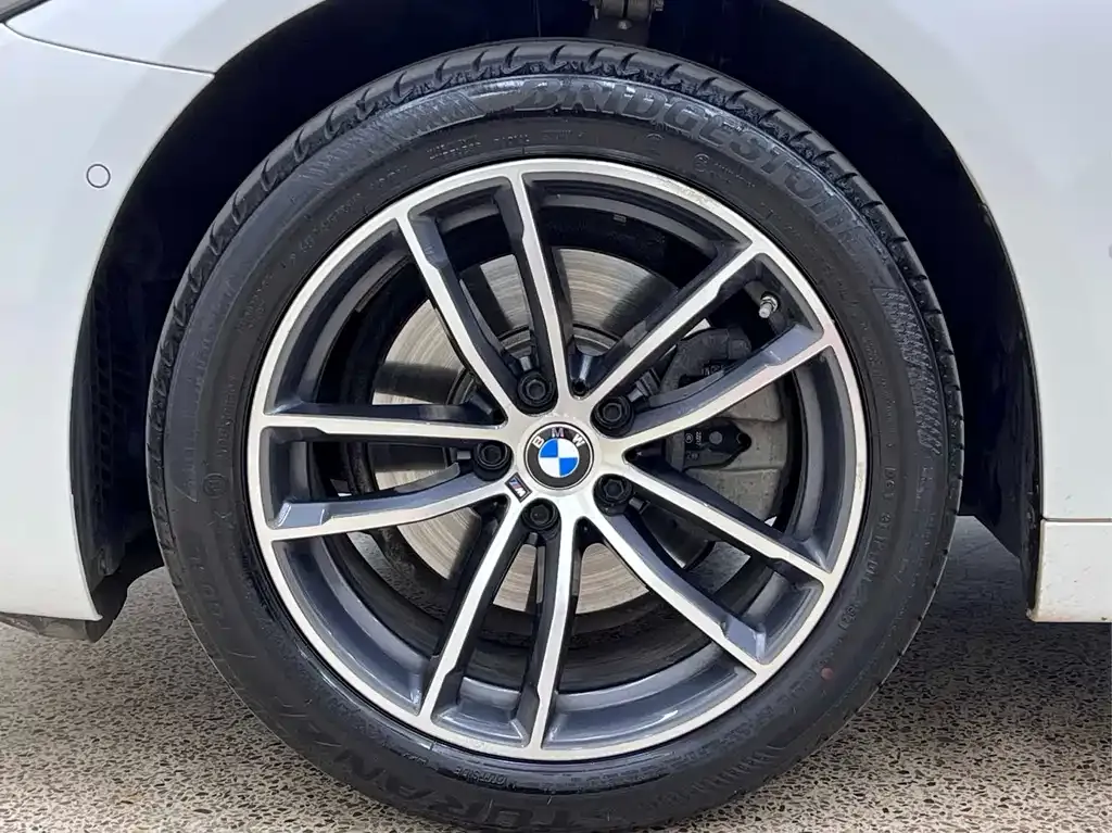 BMW 5 Series — фото 9