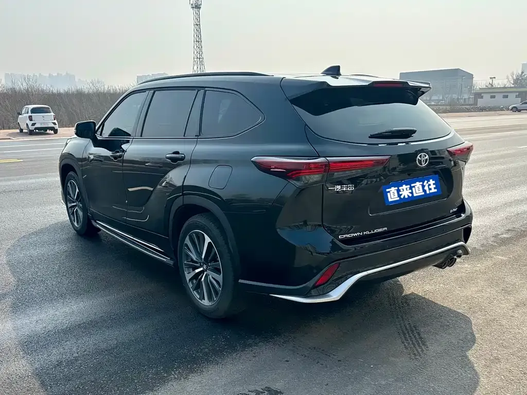 Toyota Crown Kluger 2024 из CN, фото 3