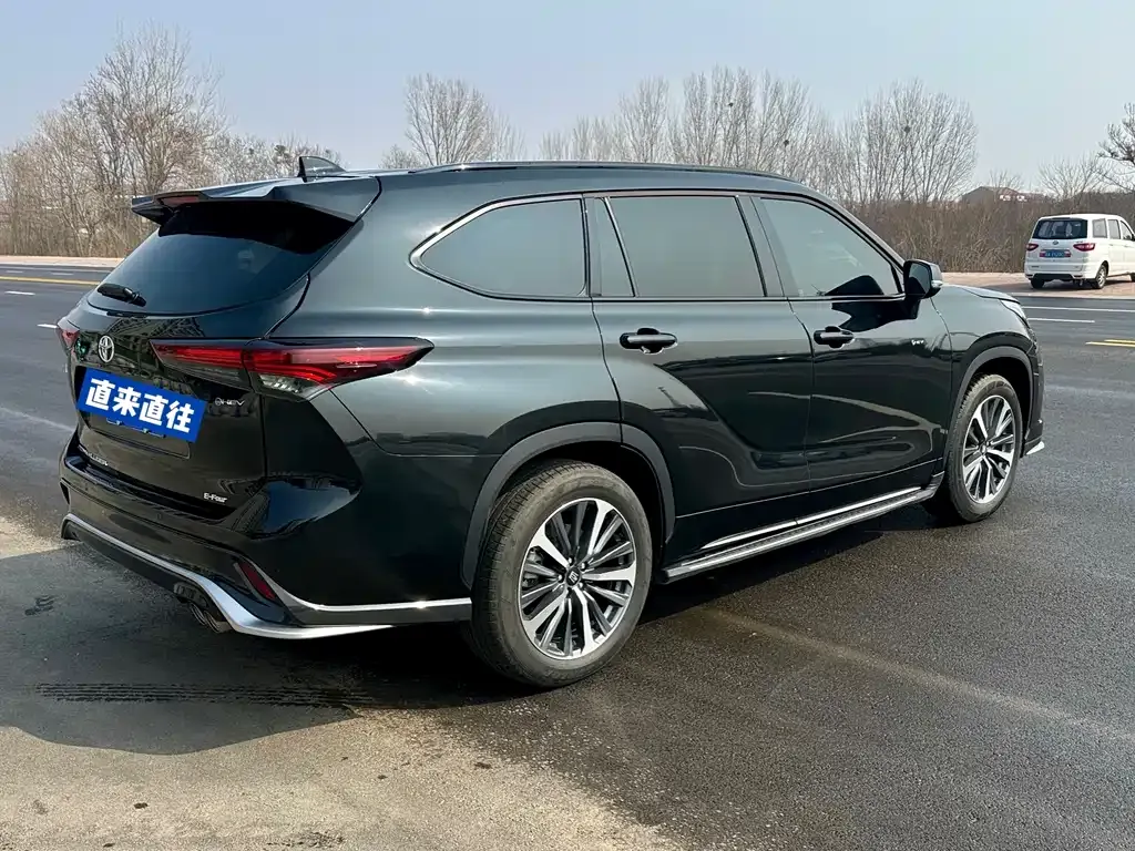 Toyota Crown Kluger 2024 из CN, фото 8