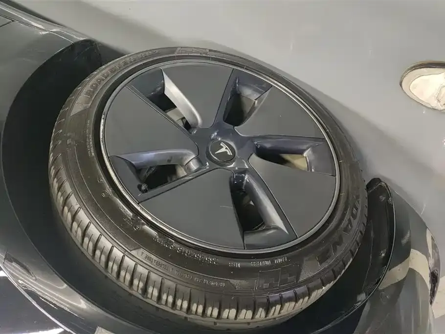 Tesla Model 3 — фото 10