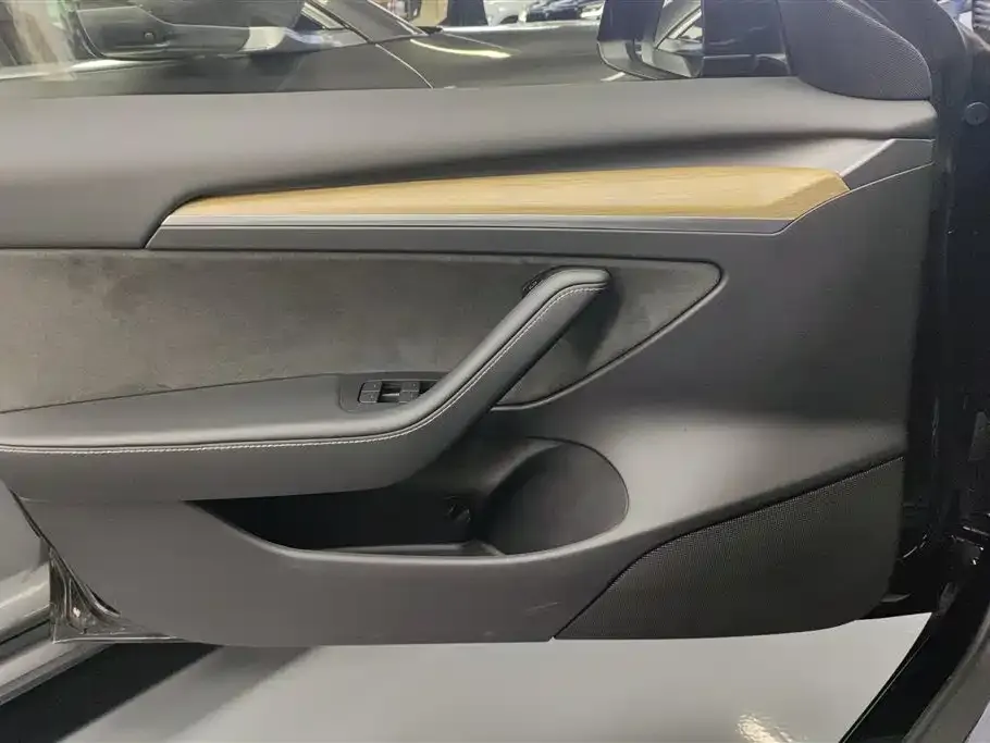 Tesla Model 3 — фото 9