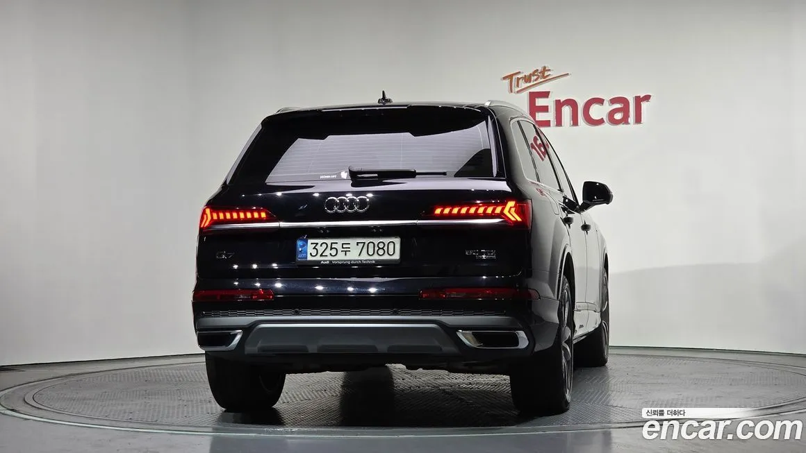 Audi Q7 2021 из KR, фото 2
