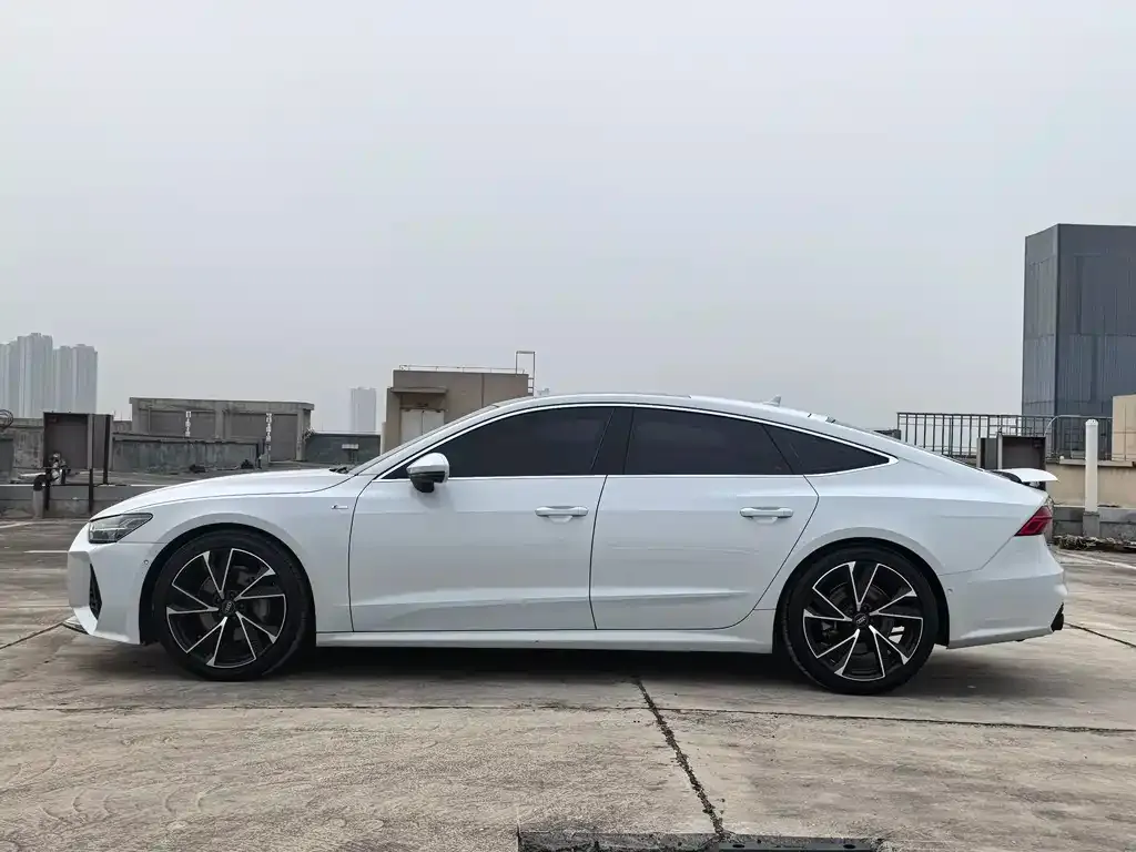 Audi A7 2022 из CN, фото 3