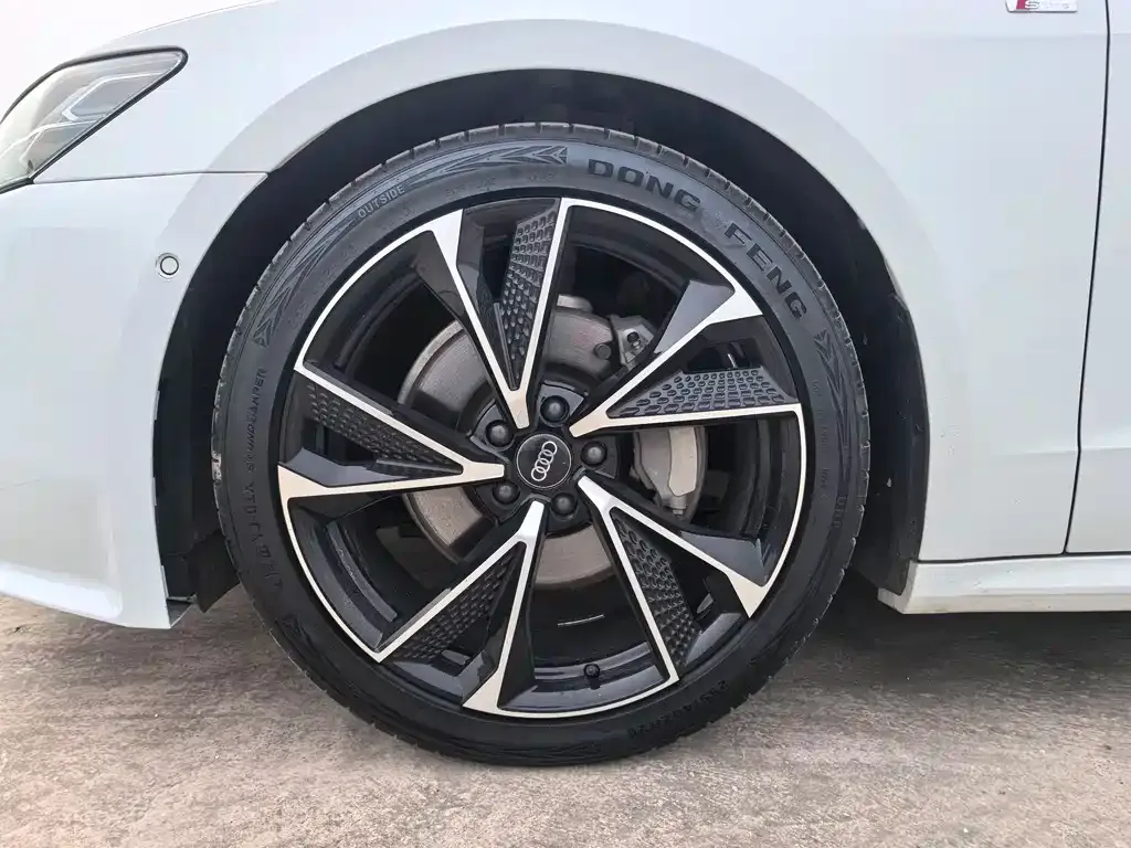 Audi A7 2022 из CN, фото 5