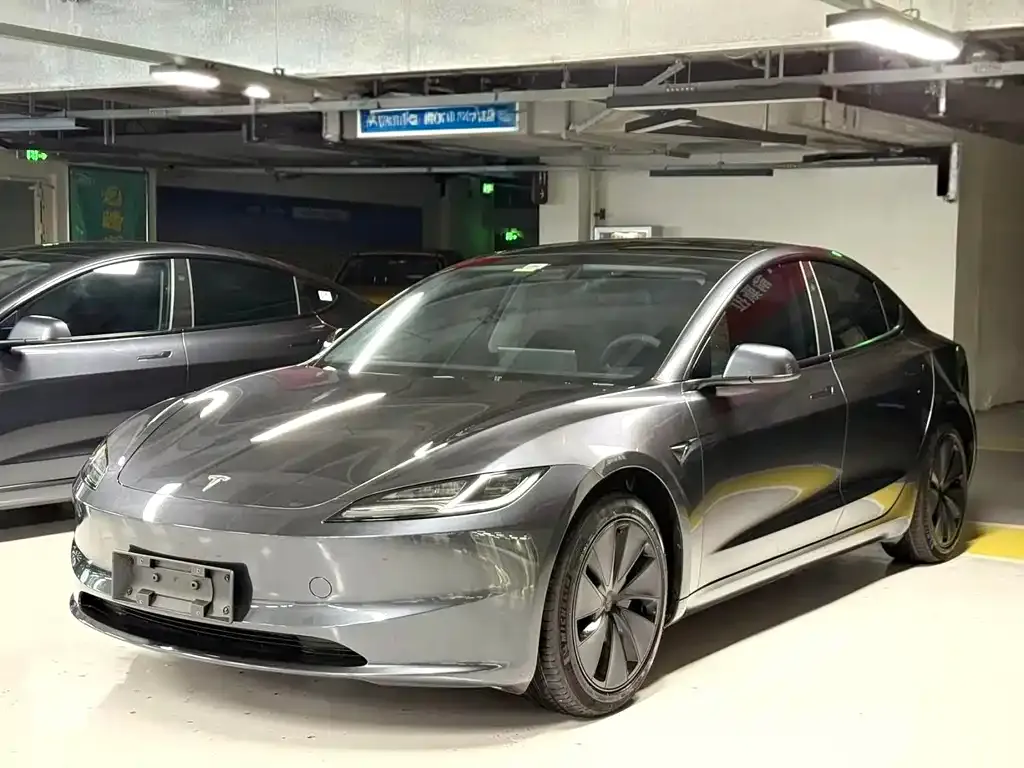 Tesla Model 3 — фото 1