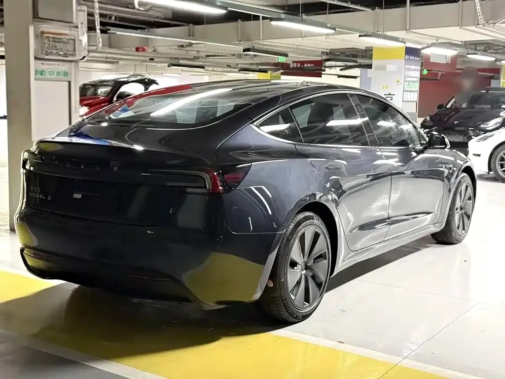 Tesla Model 3 — фото 4
