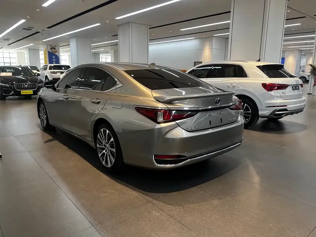 Lexus ES — фото 9