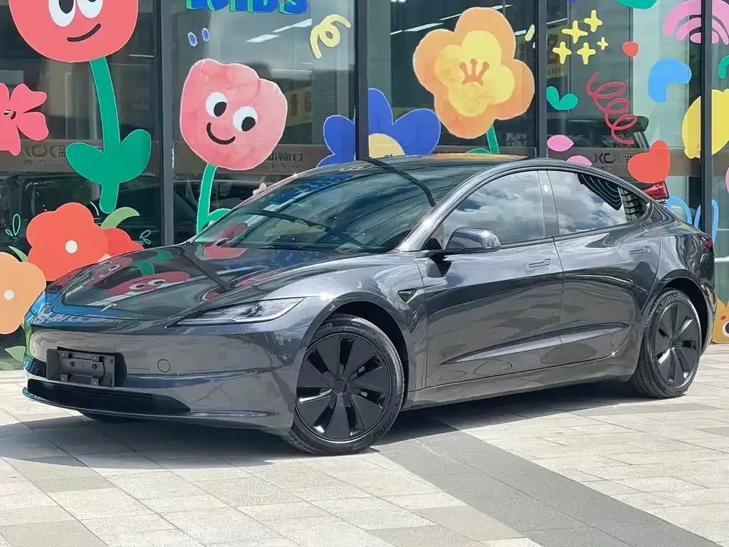 Tesla Model 3 — фото 1
