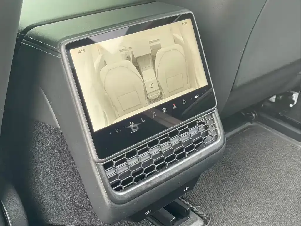 Tesla Model 3 — фото 10