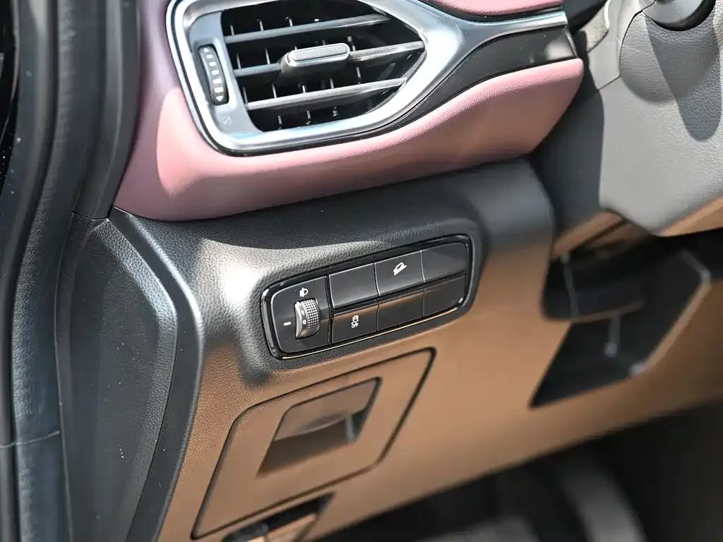 GAC Motor Trumpchi M6 — фото 10