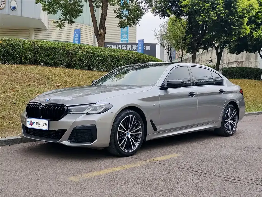 BMW 5 Series — фото 1