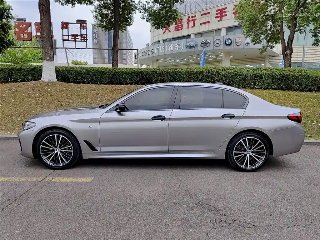 BMW 5 Series — фото 10