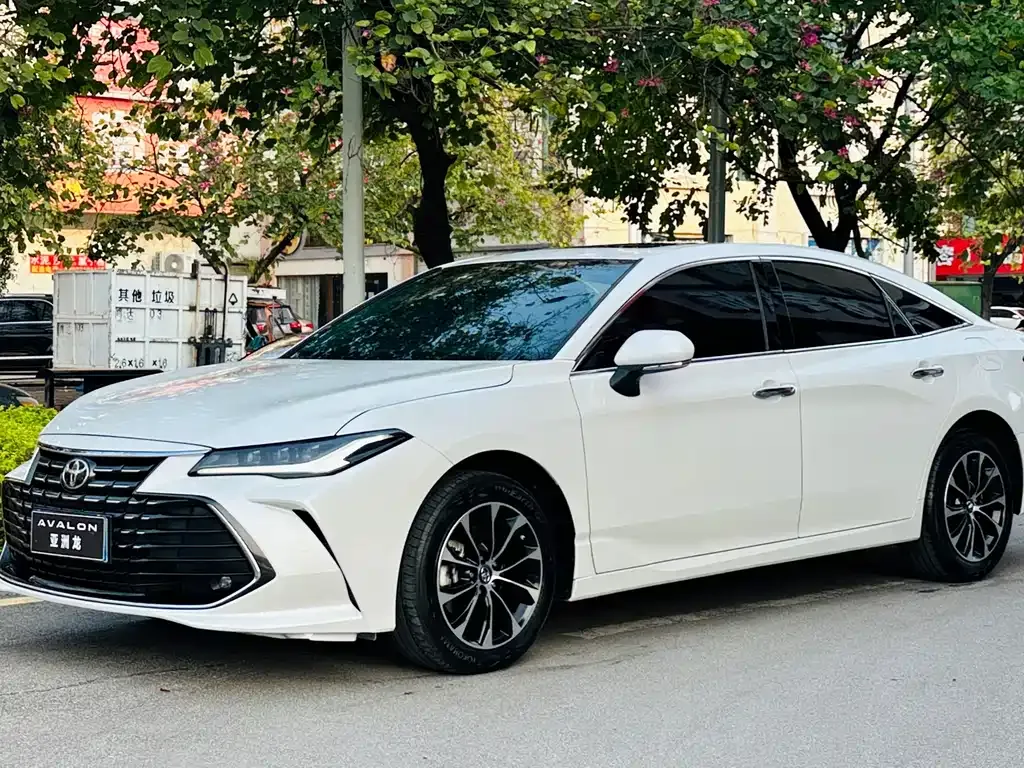 Toyota Avalon 2023 из CN, фото 1