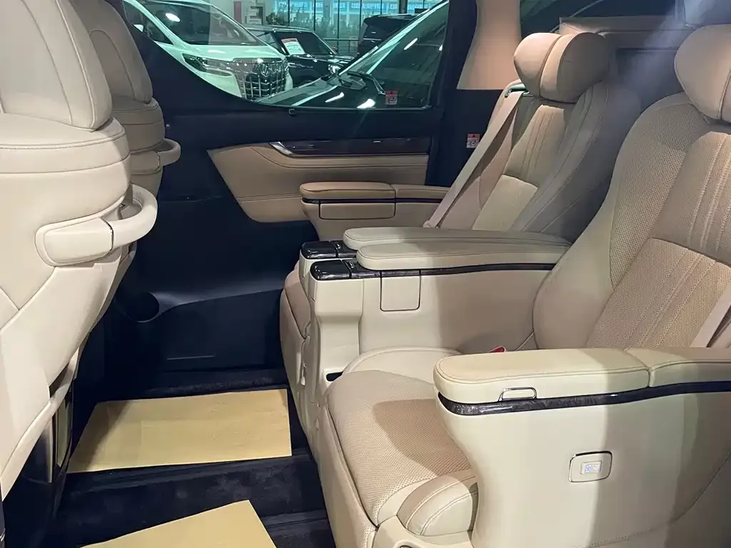 Toyota Alphard 2022 из CN, фото 5