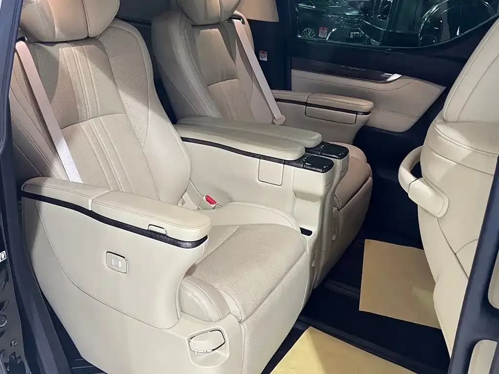 Toyota Alphard 2022 из CN, фото 3