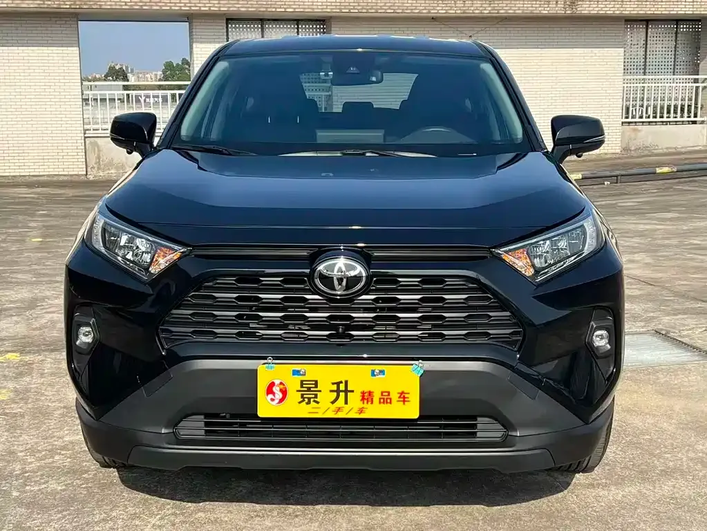 Toyota RAV4 — фото 8