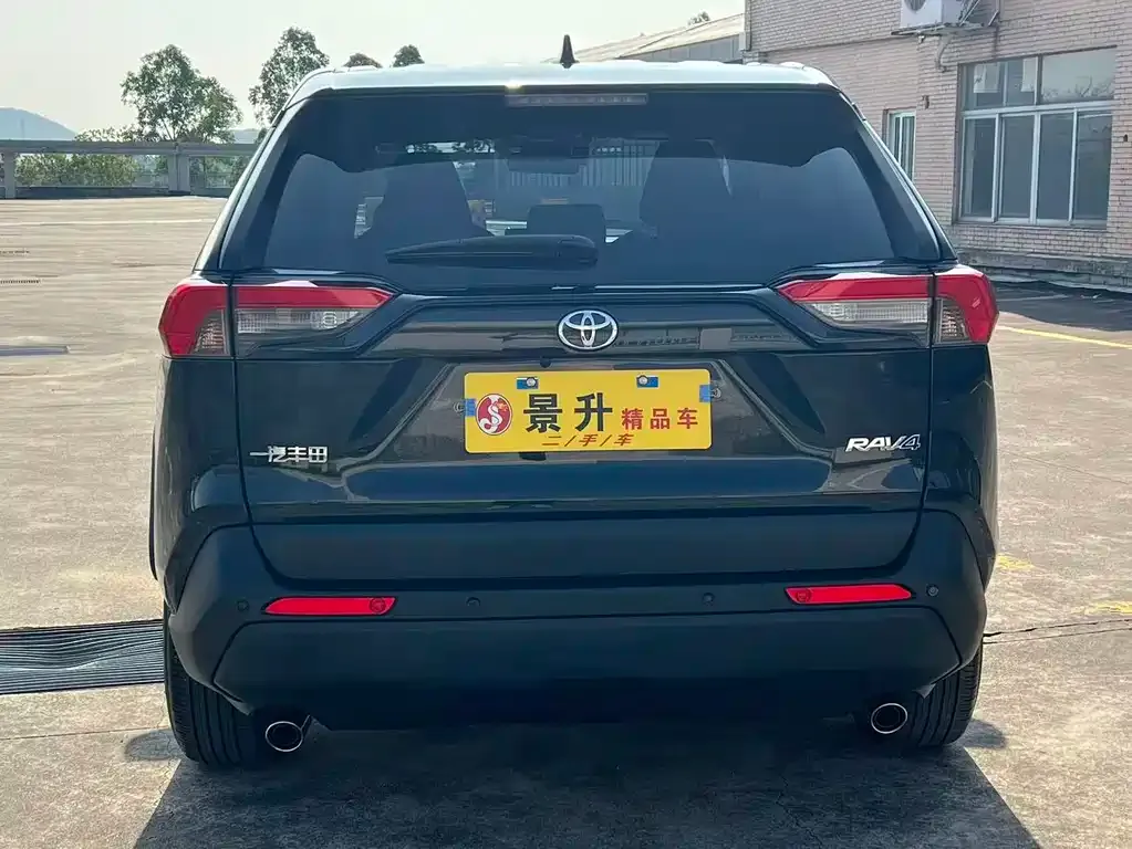 Toyota RAV4 — фото 5