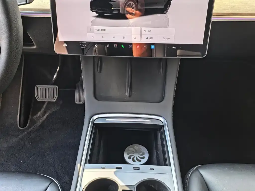 Tesla Model Y — фото 2