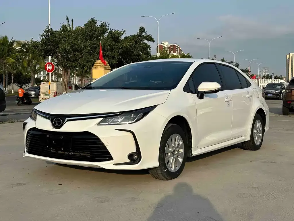 Toyota Corolla 2023 из CN, фото 1