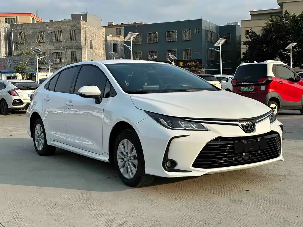 Toyota Corolla 2023 из CN, фото 2