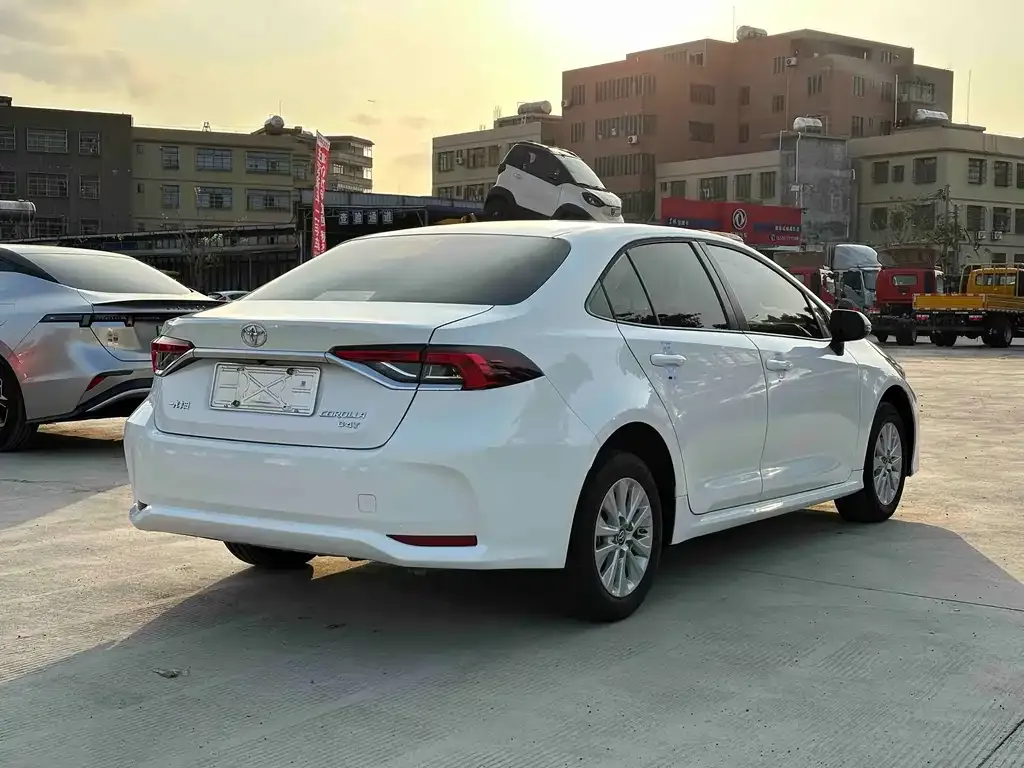 Toyota Corolla 2023 из CN, фото 7