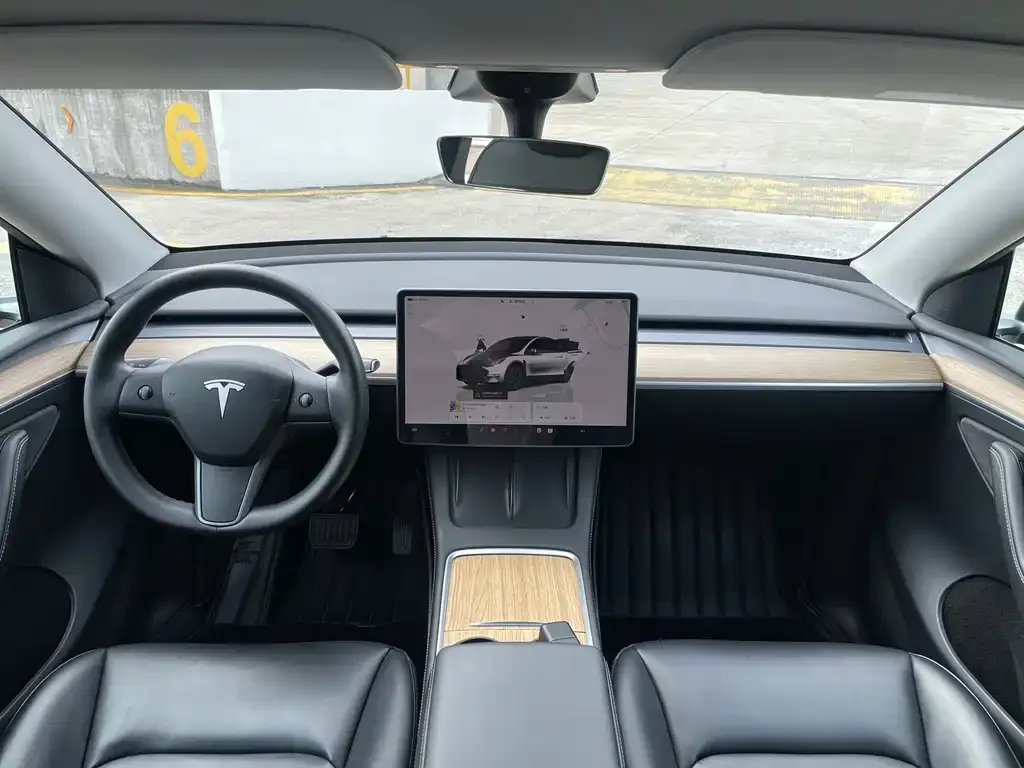 Tesla Model Y — фото 7