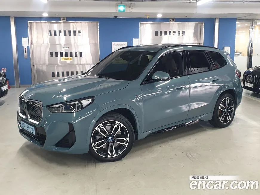 BMW iX1