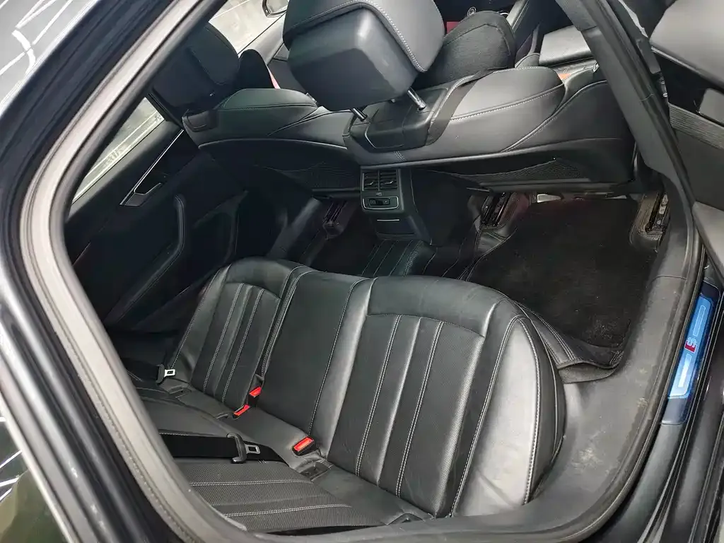 Audi A4L 2023 из CN, фото 6