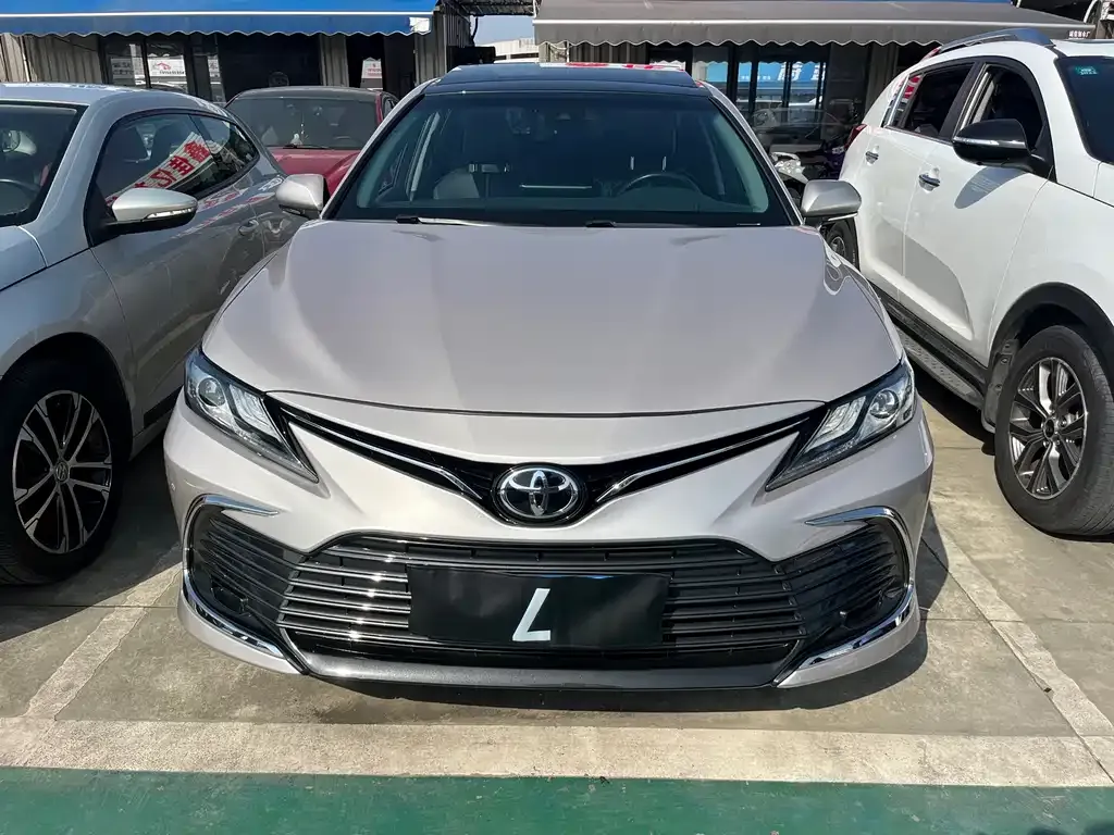 Toyota Camry — фото 10