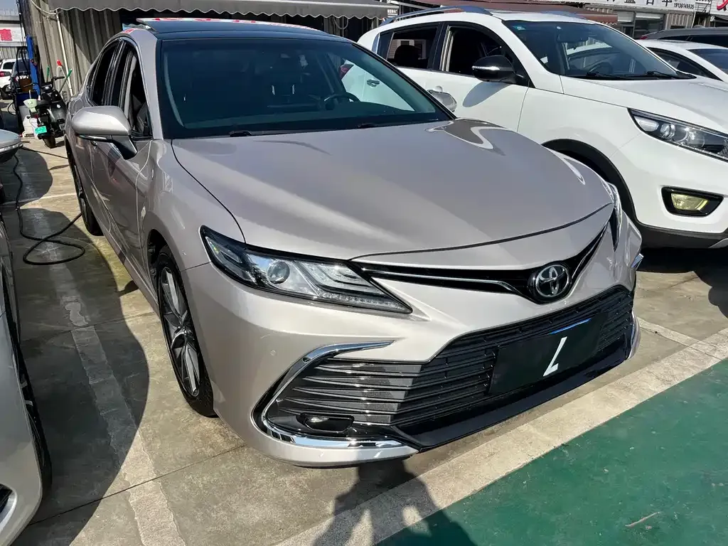 Toyota Camry — фото 7