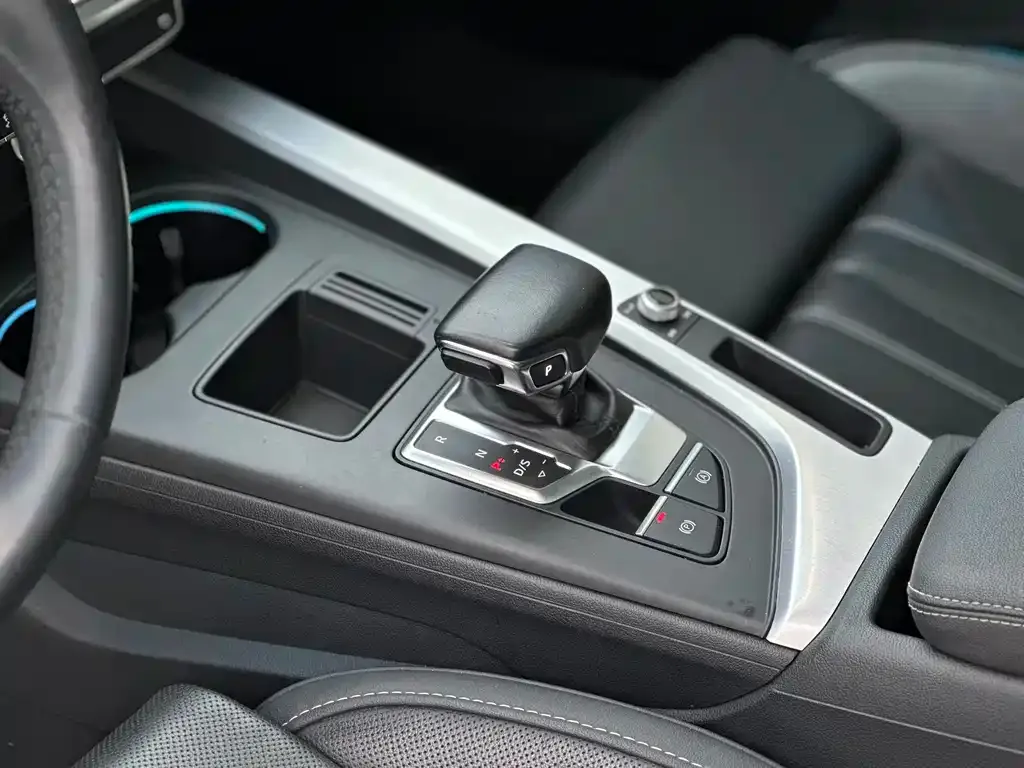 Audi A4L 2023 из CN, фото 2