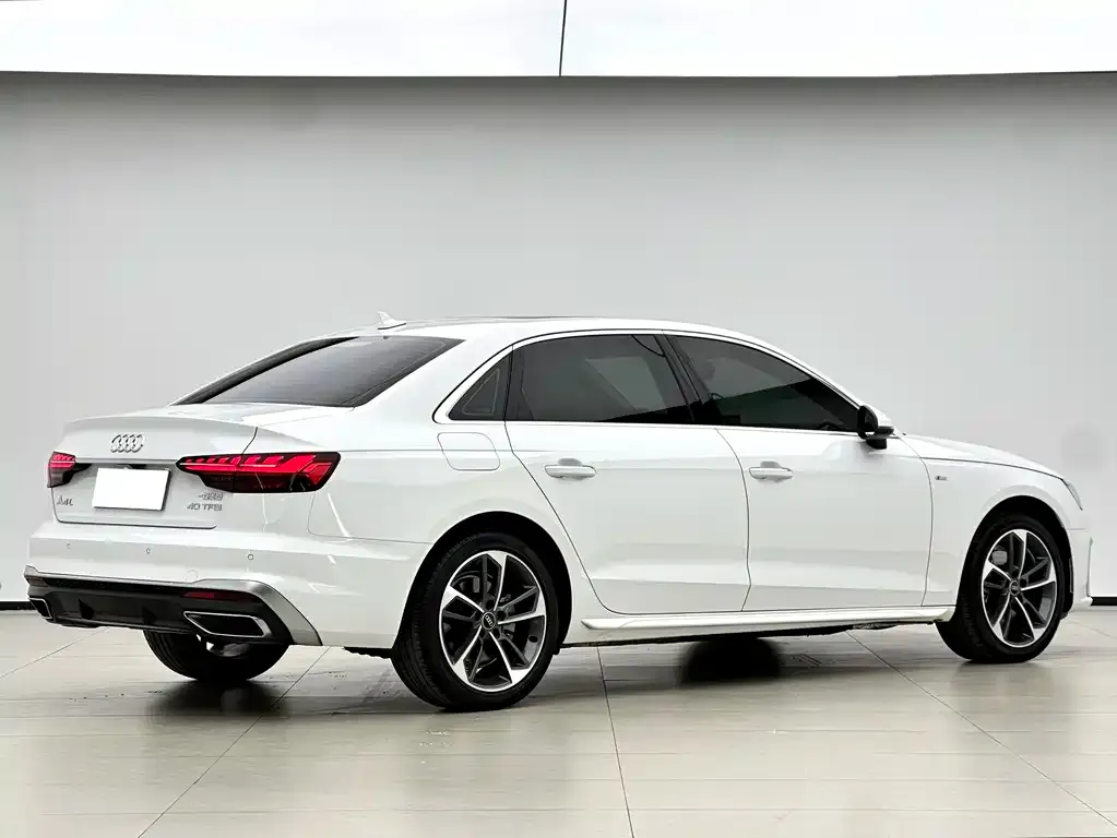 Audi A4L 2023 из CN, фото 4