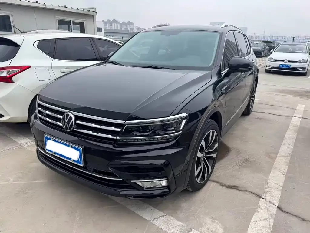 Volkswagen Tiguan L — фото 1