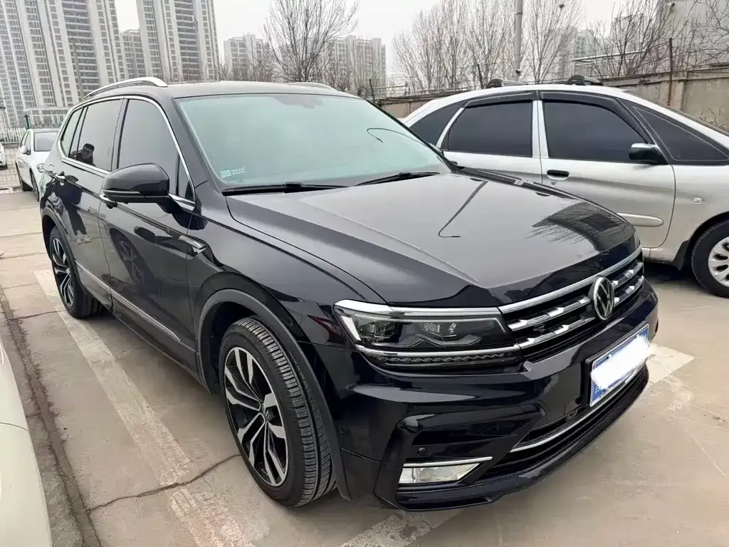 Volkswagen Tiguan L — фото 2