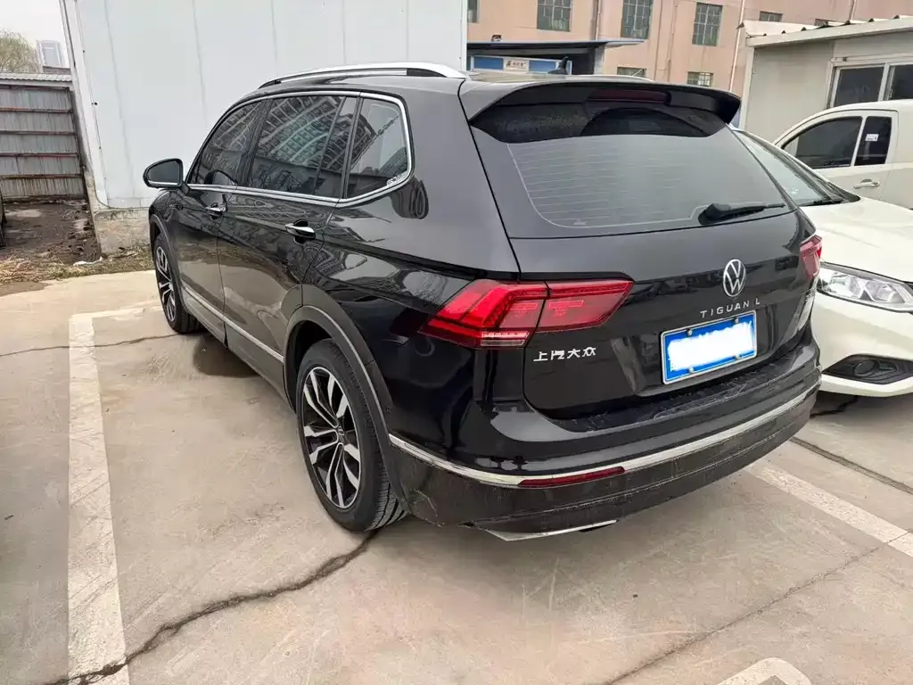 Volkswagen Tiguan L — фото 6