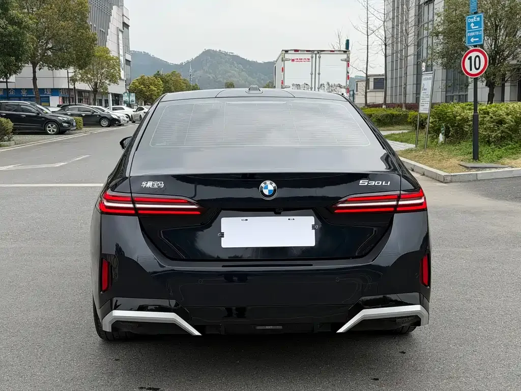 BMW 5 Series — фото 10