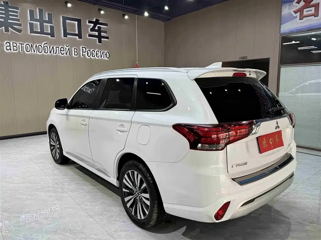Mitsubishi Outlander — фото 6