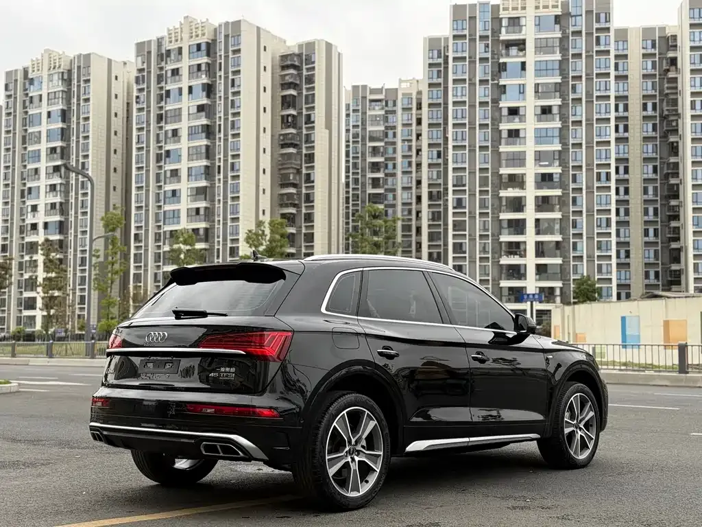 Audi Q5L — фото 10