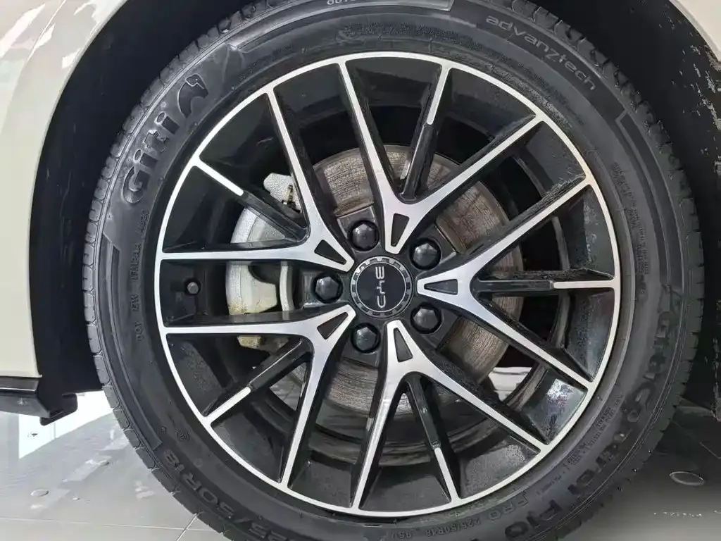 BYD Seal — фото 3