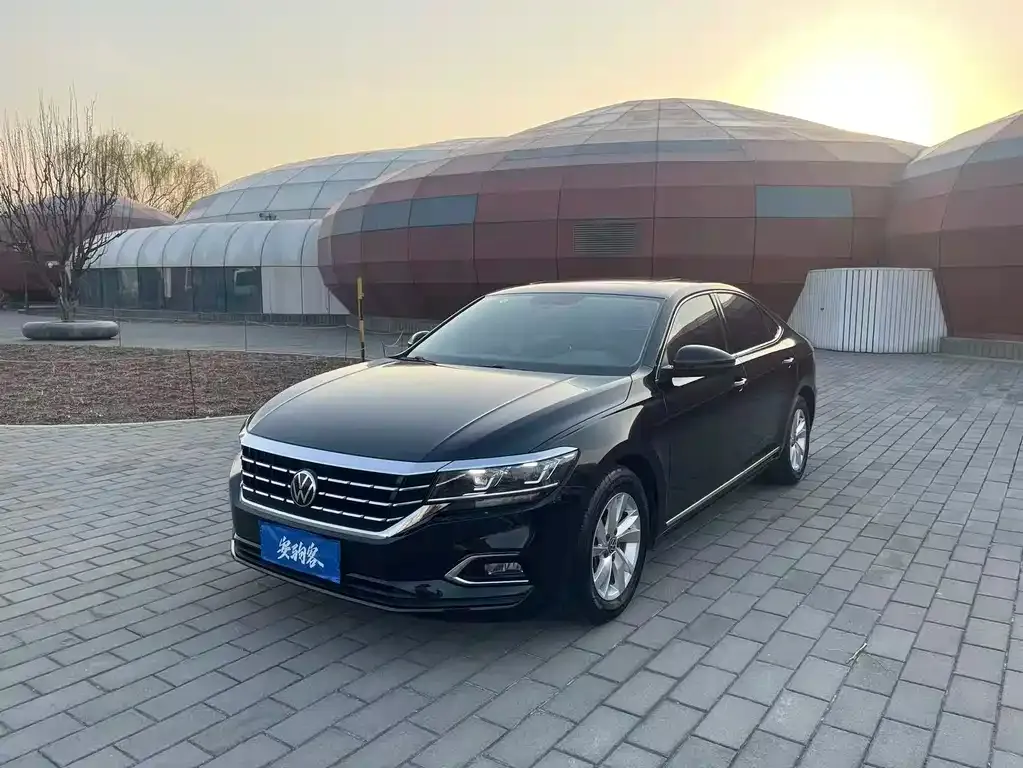 Volkswagen Passat — фото 1