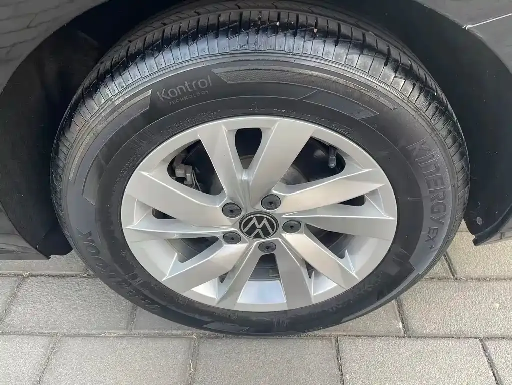 Volkswagen Passat — фото 10